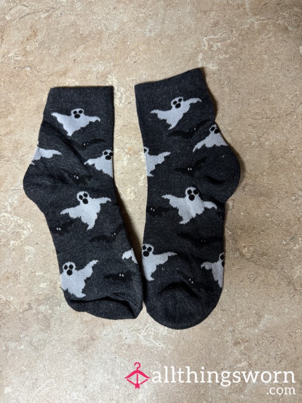 Black Ghost Socks – Sp**ky & Fun Halloween Vibes