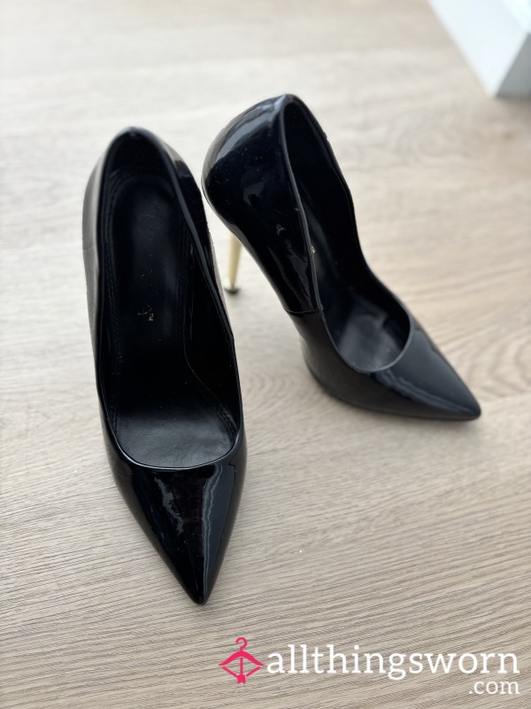 Black & Gold Well Worn Pumps Size 6