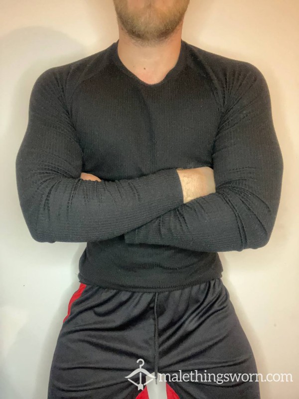 BLACK GYM JUMPER
