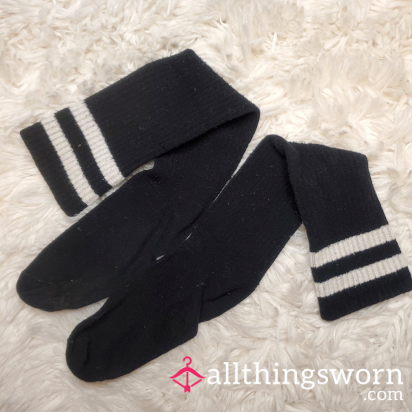 BLACK KNEE HIGH SOCKS WITH WHITE STRIPES
