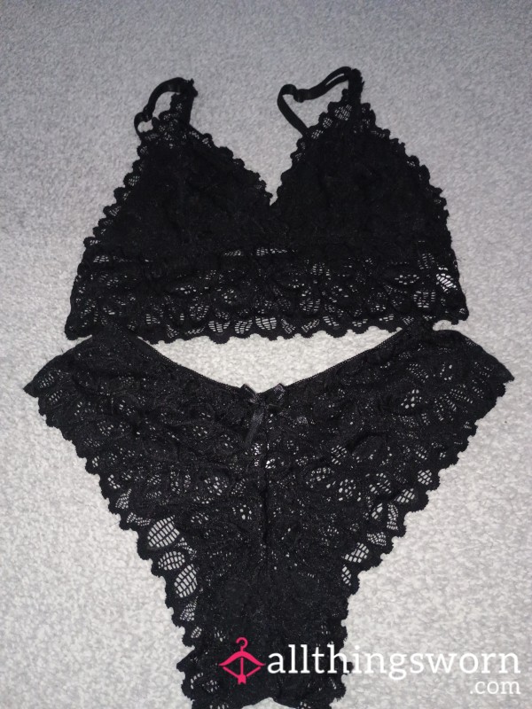 Black Lace Bra And Panties 🖤