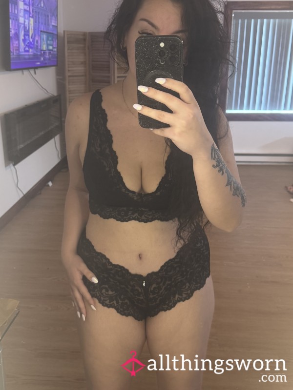 Black Lace Bralette & Panty