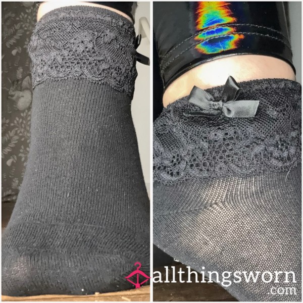 Black Lace Frill Ankle Socks