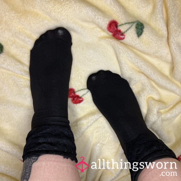 🧦 Black Lace Frilly Crew Socks - 24hrs Wear Included 🖤