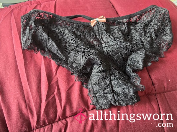 Black Lace Lingerie Pair - Straps And Bow