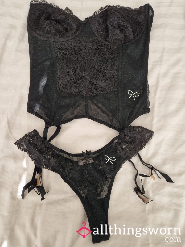Black Lace Padded Basque & Matching Panties 🖤