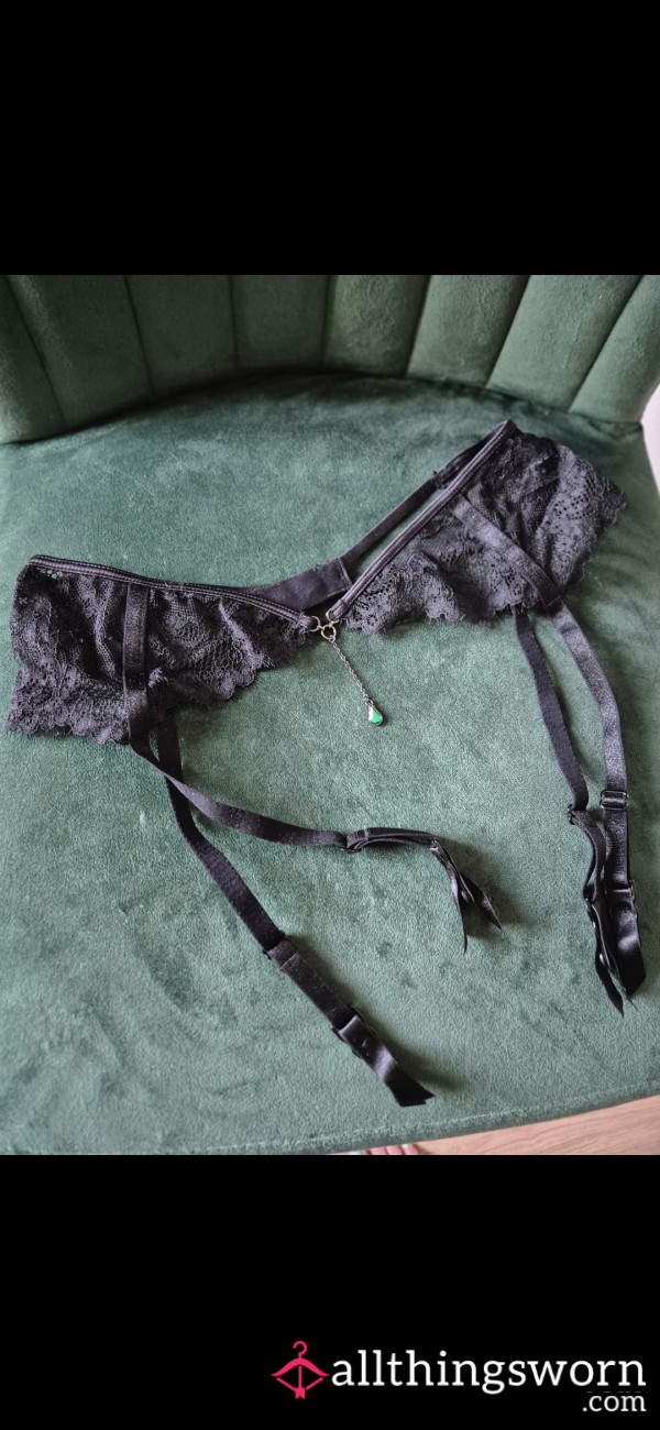 Black Lace Suspenders Holder