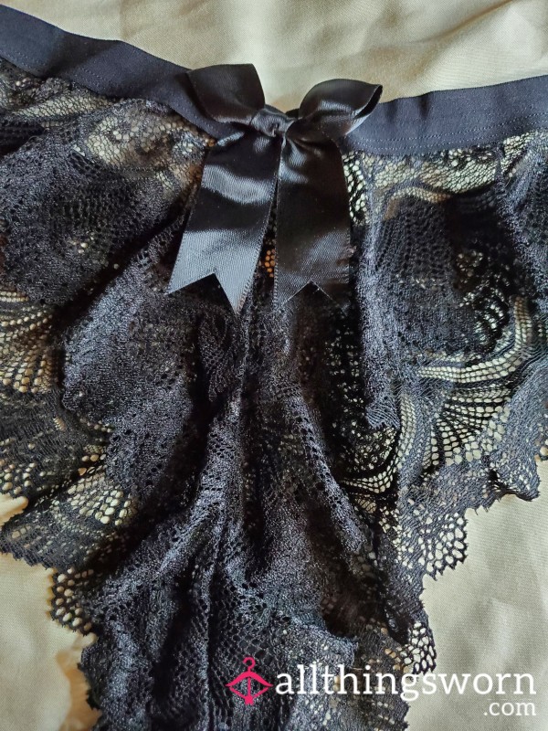 Black Lace With Back Bow 🖤