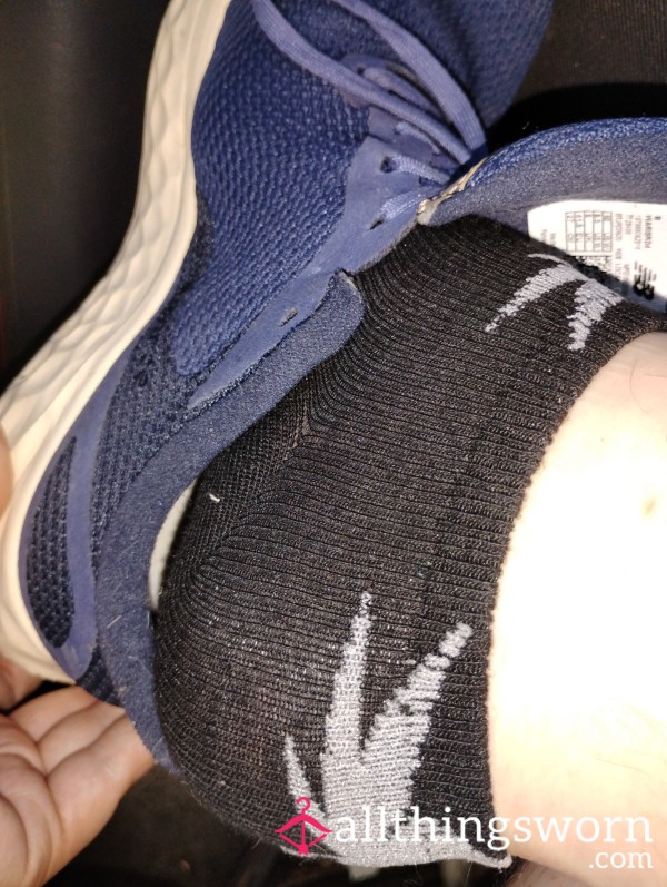 Black Leaf Ankle Socks