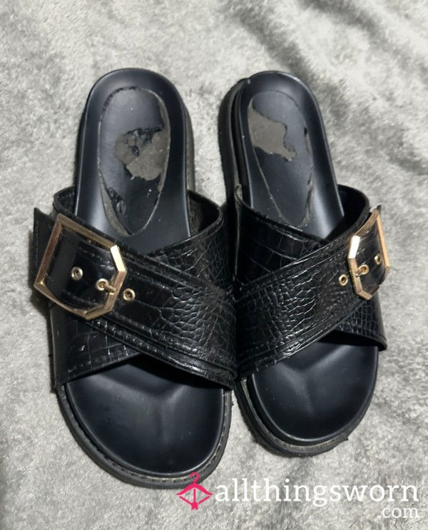 Black Leather Heavily Worn Sandals 🦶🏽