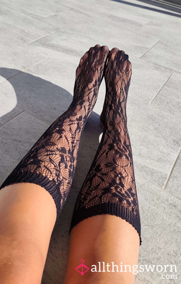 Black Long Lacy Ankle Socks With A Chat