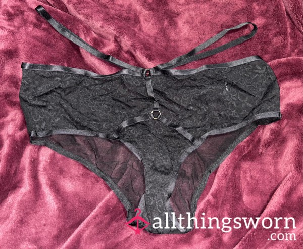 ~BLACK MESH O-RING SATIN STRAP DETAILED CHEEKY PANTY~