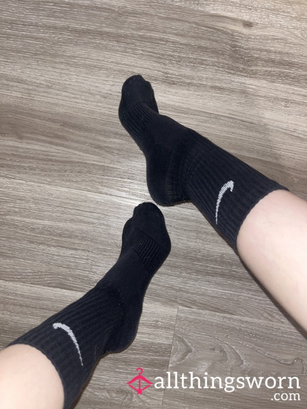 🖤 Black Nike Crew Socks - Size 2 Petite Feet 🖤