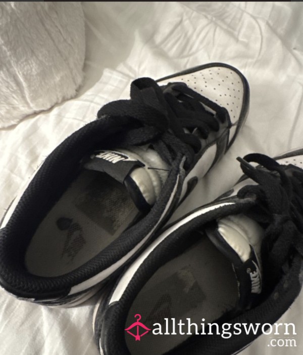 Black Nike Dunks