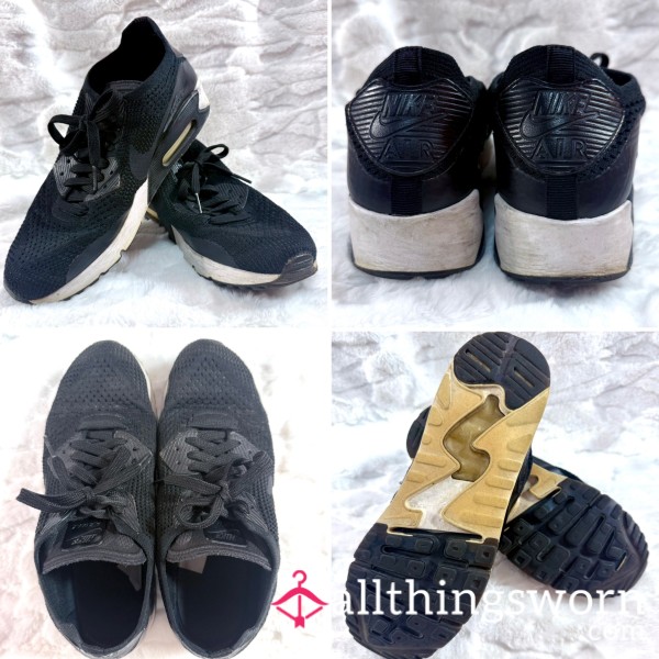Black Nike Flyknit Sneakers