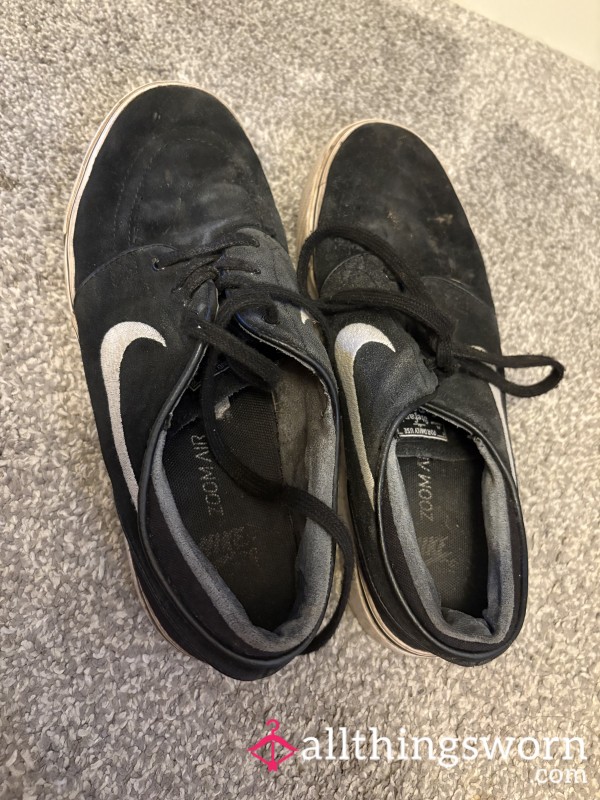 Black Nike Shoes