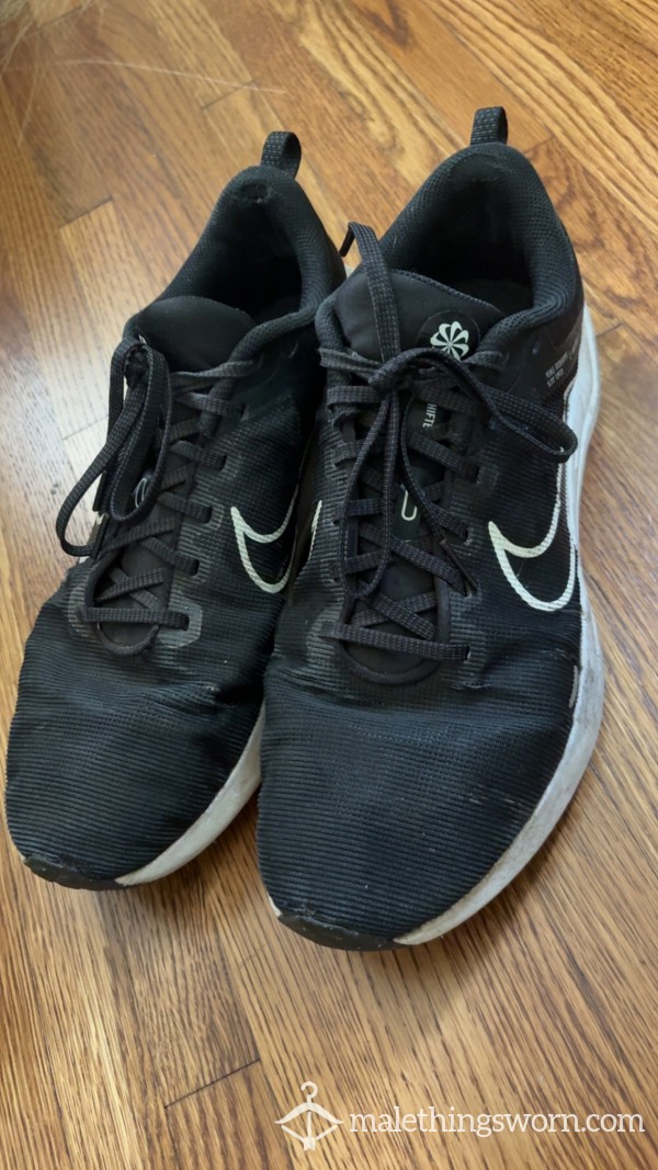 Black Nike Shoes