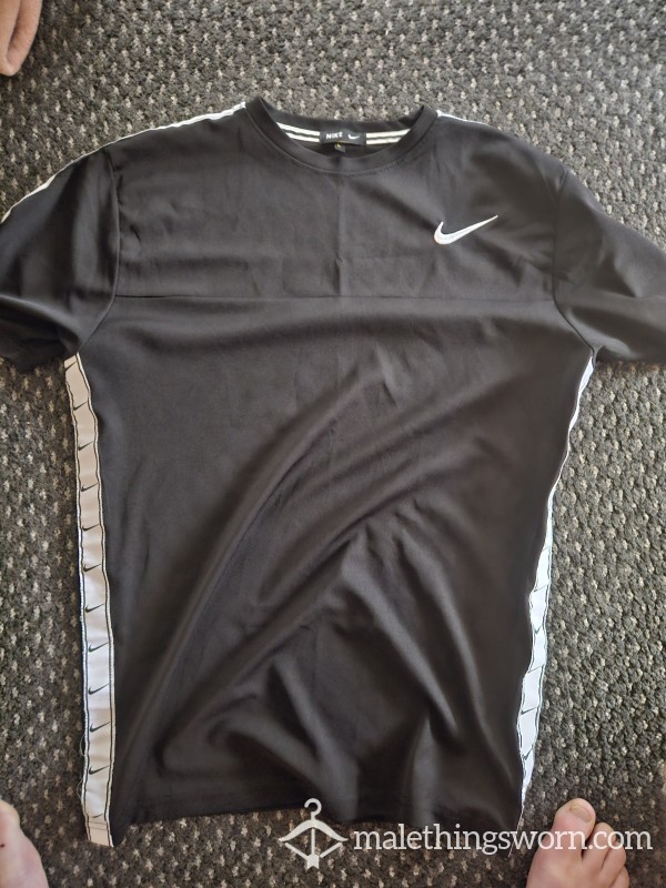 Black Nike Top Gym