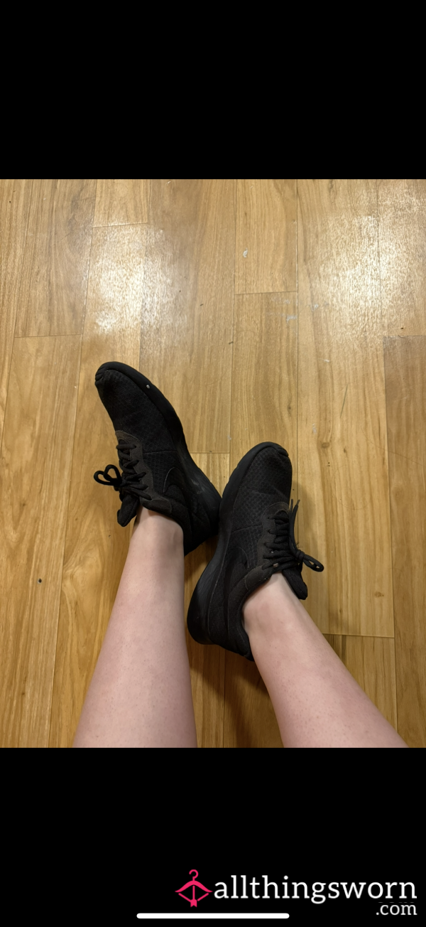 Black Nikes 🖤🖤
