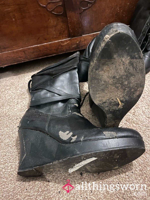 Black Old Smelly Boots Wedge