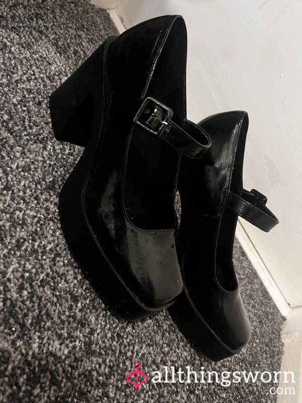 Black Patent Mary Jane’s Size 6