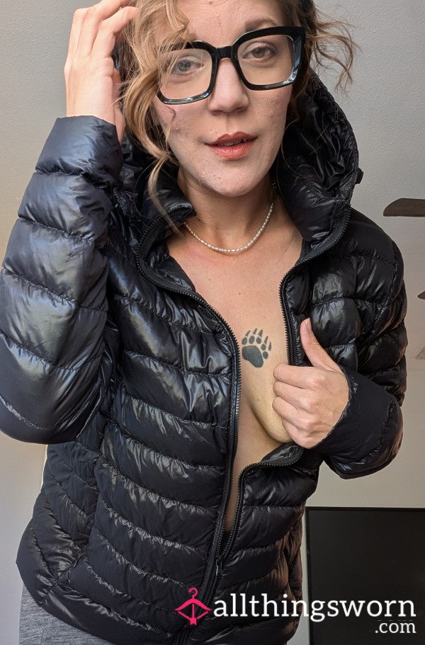 Black Puffy Jacket With The Feel Of A High Quality Trash Bag 🤭