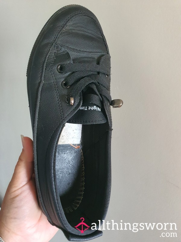 Black Pumps