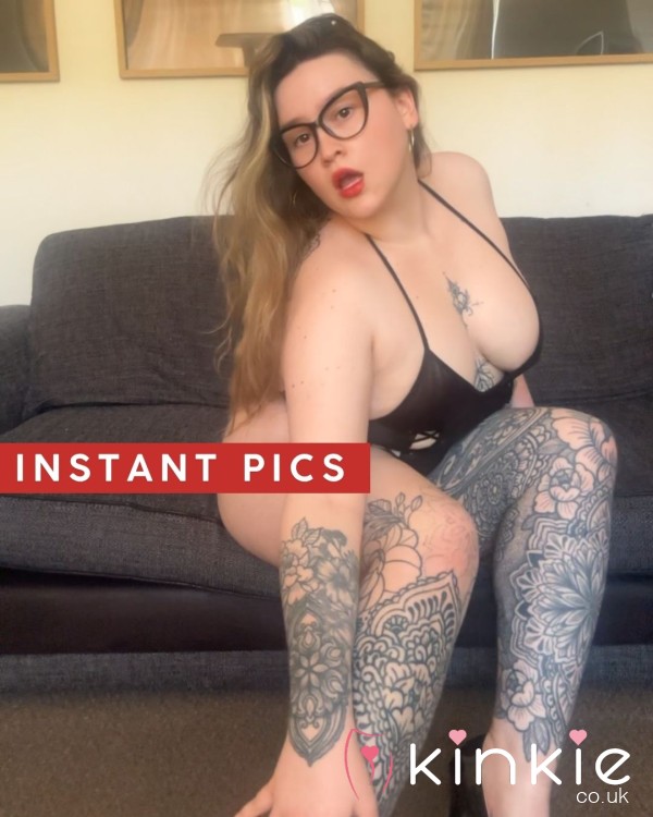 Black PVC, Stiletto Heels & Red Lips 👠🖤 | 10 X Instant Photo Collection