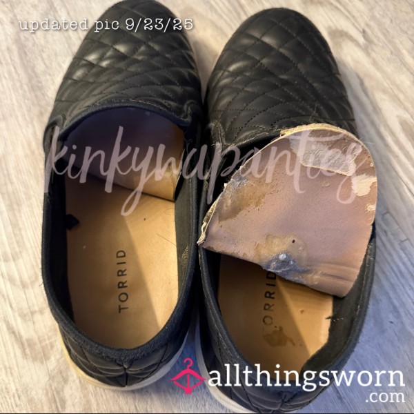 👟 Black Quilted Leather Slip-Ons - Holes In The Bottoms! Size 10W - Includes U.S. Shipping