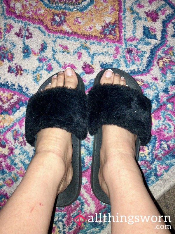 Black Rubber Slides With Fur