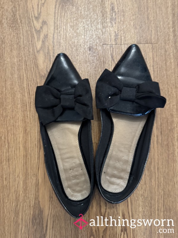 Black Shoes With Bow
