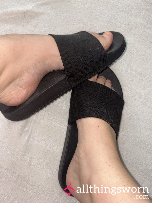 Black Size 4 Slides 🦶