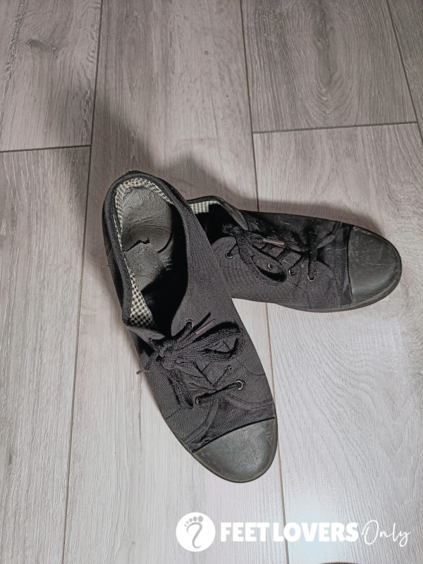 Black Size 8 Canvas Pumps