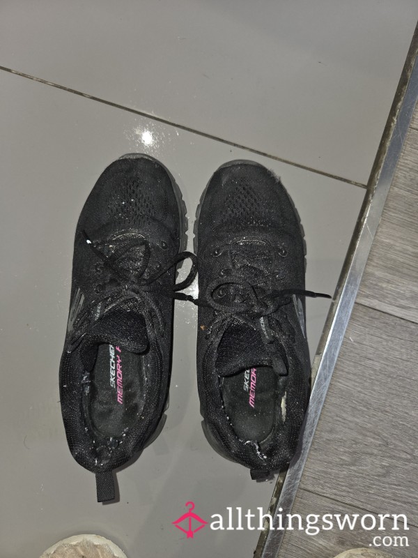 BLACK Skechers Size6