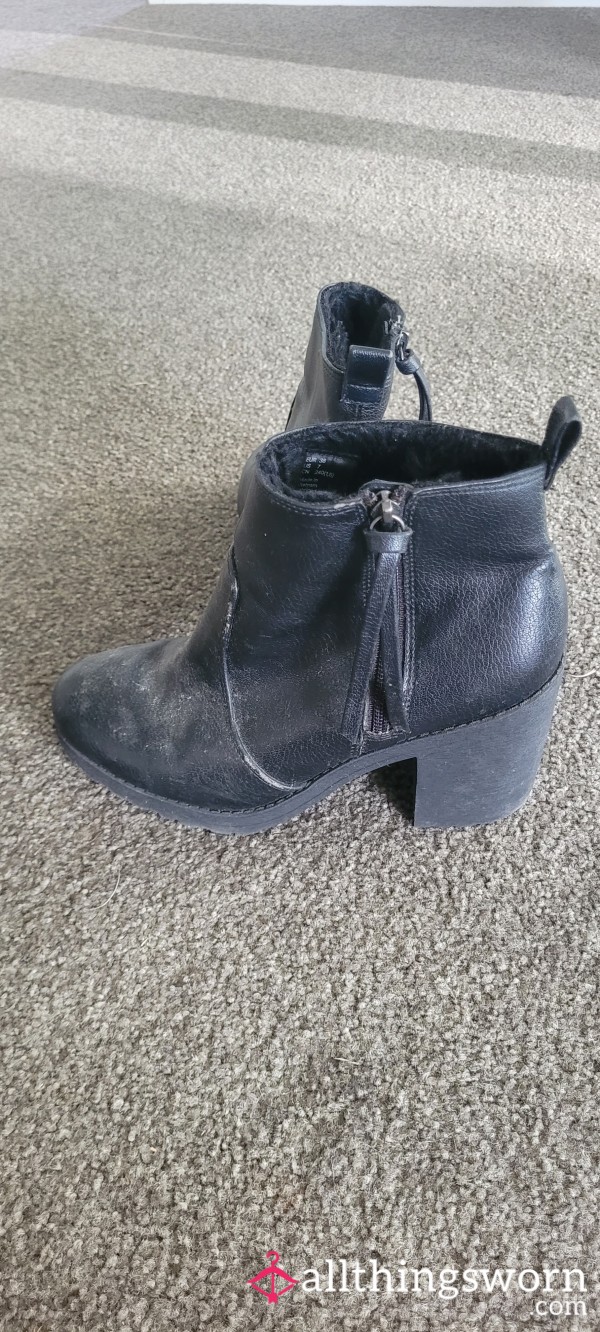 Black Small Boots With Heel - UK 5 / US 7