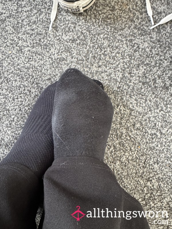Black Socks That’s Worn At Work In This Hot Weather 🥵