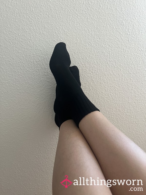 Black Socks Worn For 24 Hours 🖤