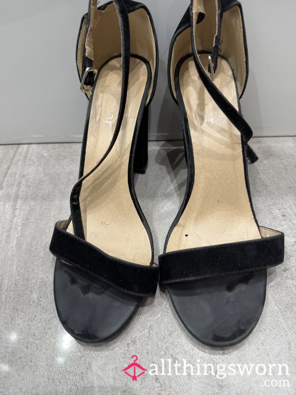 Black Strapped Heels 🖤
