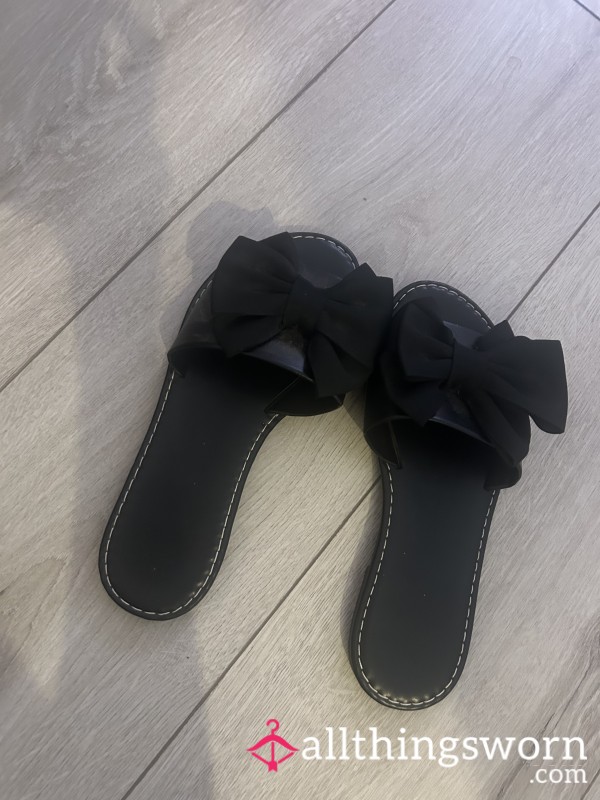 Black Sweaty Sliders Size 3