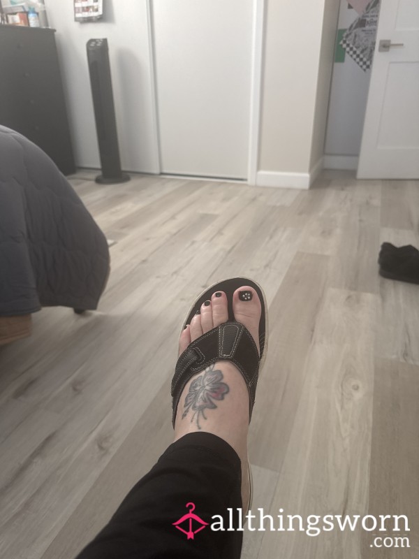 Black Toes With Flower