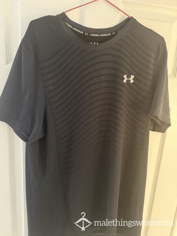 Black Under Armour Seamless Gym Tee
