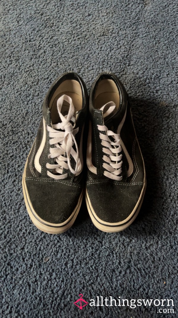 Well-Worn | Black Vans