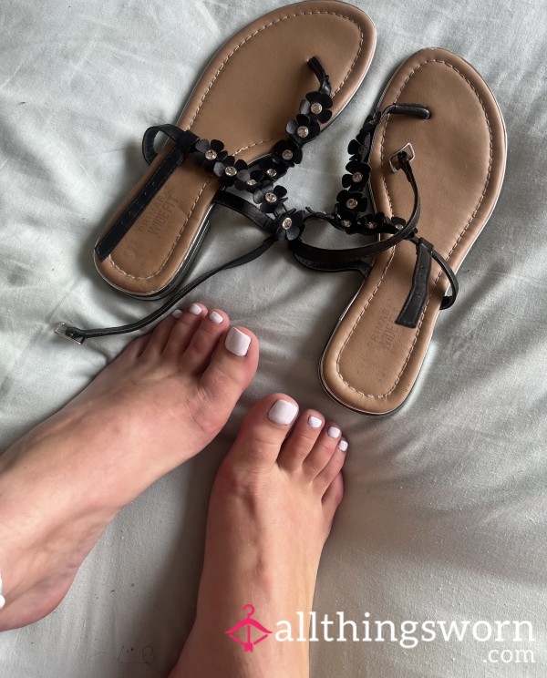 Black Vegan Leather Flower Sandals 🖤