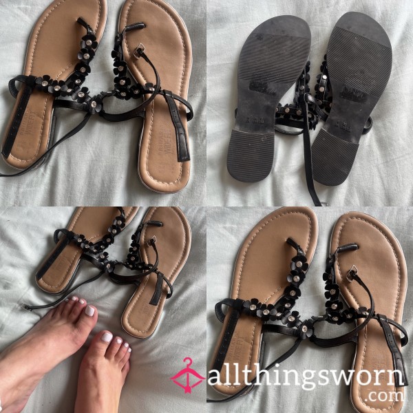 Black Vegan Leather Flower Sandals 🖤