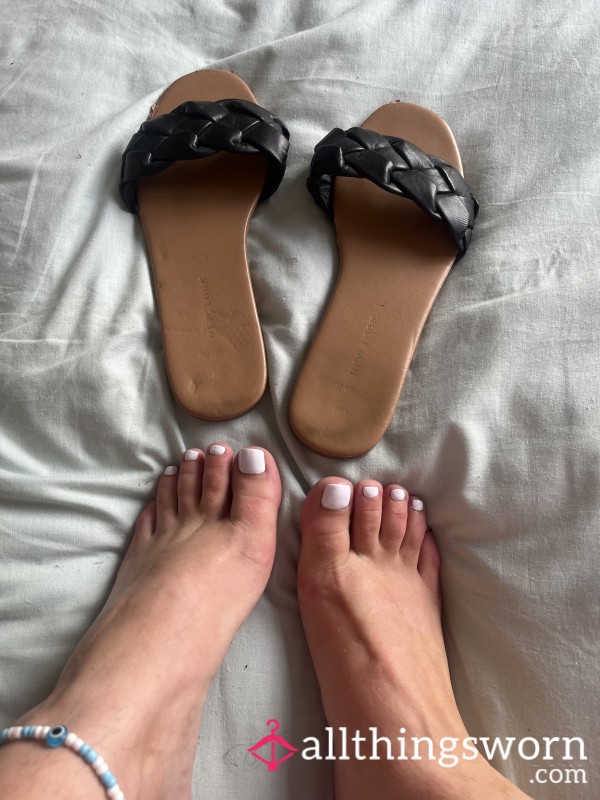Black Vegan Leather Woven Sliders 👅🦶🏼