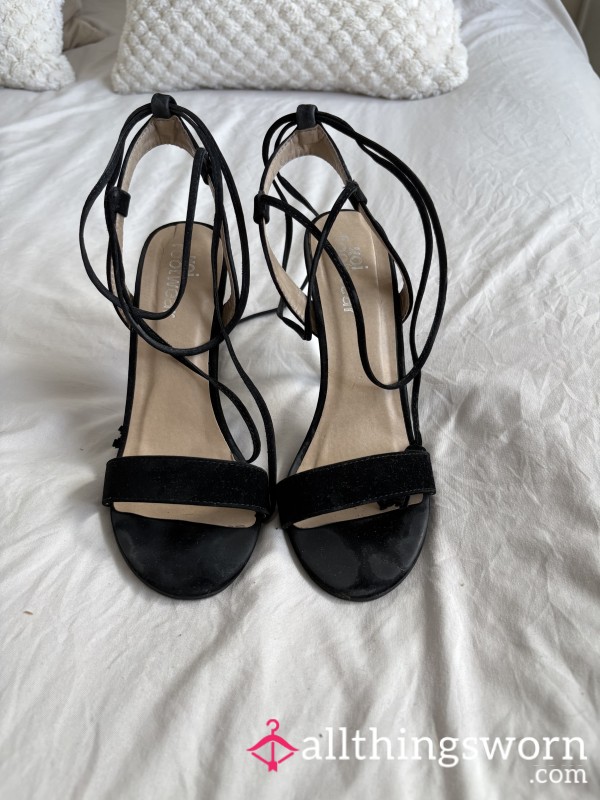 Black Velvet Heels 👠