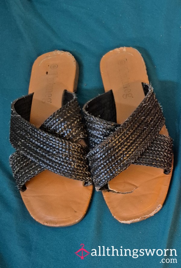 Black Very Well-worn Sandals/sliders