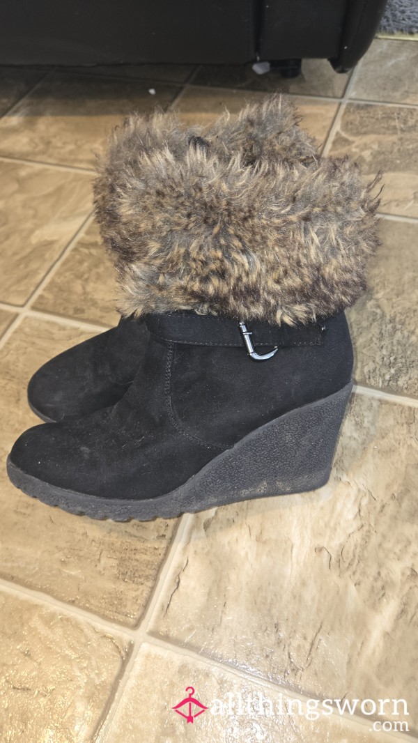 🖤✨️ Black Wedge Boots ✨️🖤