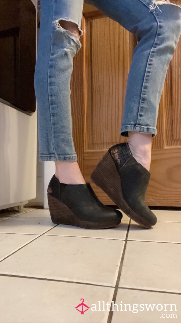 Well Worn, Black Wedges!