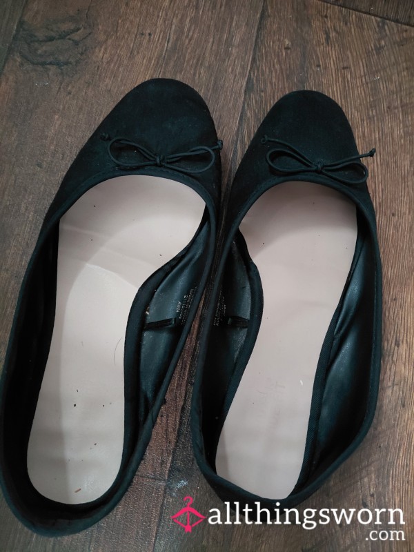 Black Well Worn Dolly Shoes 👣